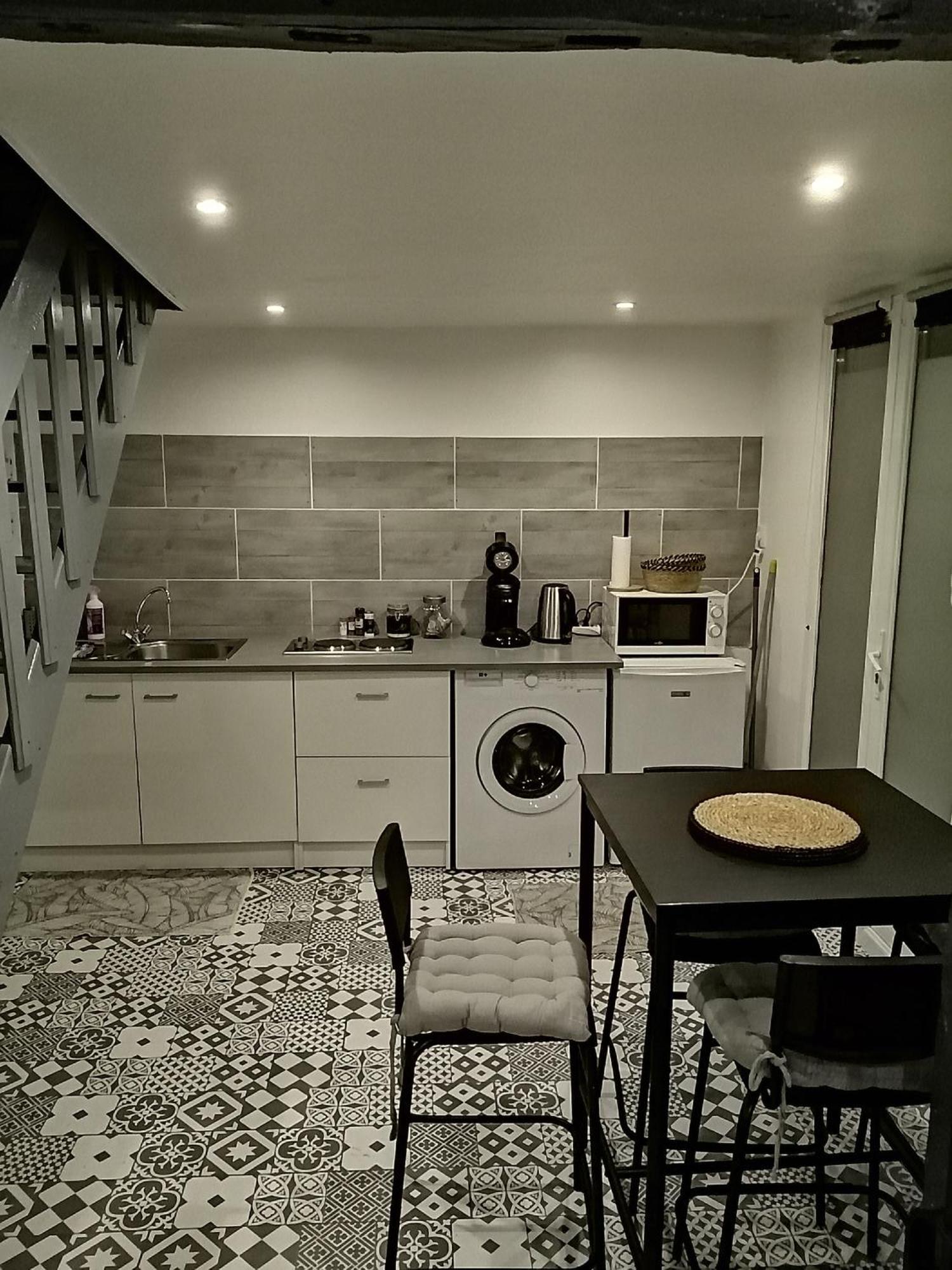 Maison Diana A 400 Metres A Pieds De L'Aeroport Tille Ngoại thất bức ảnh