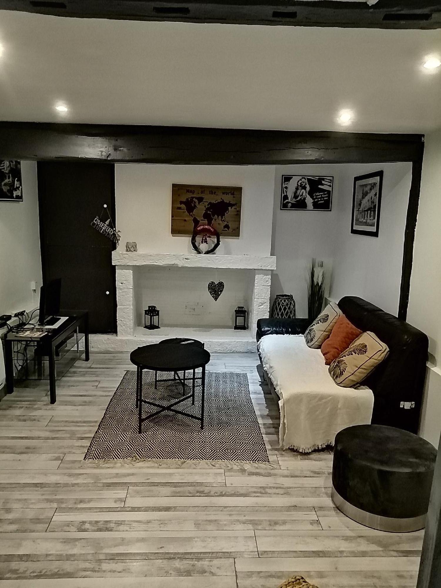 Maison Diana A 400 Metres A Pieds De L'Aeroport Tille Ngoại thất bức ảnh